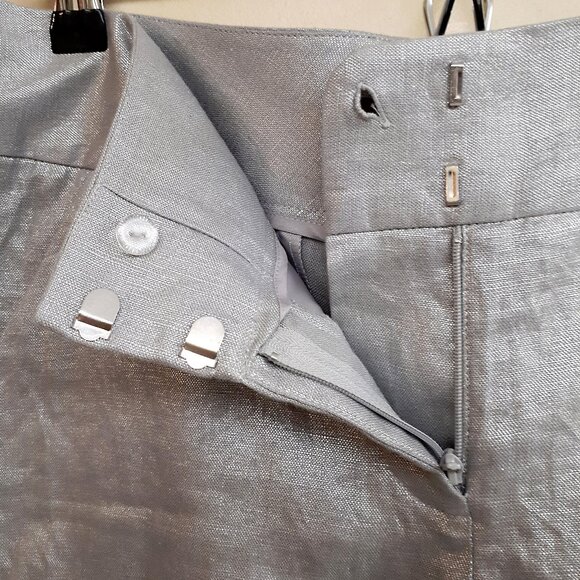 VINCE CAMUTO Oasis Metalllic Linen Mini Shorts in Grey Silver Vapor - Picture 7 of 9